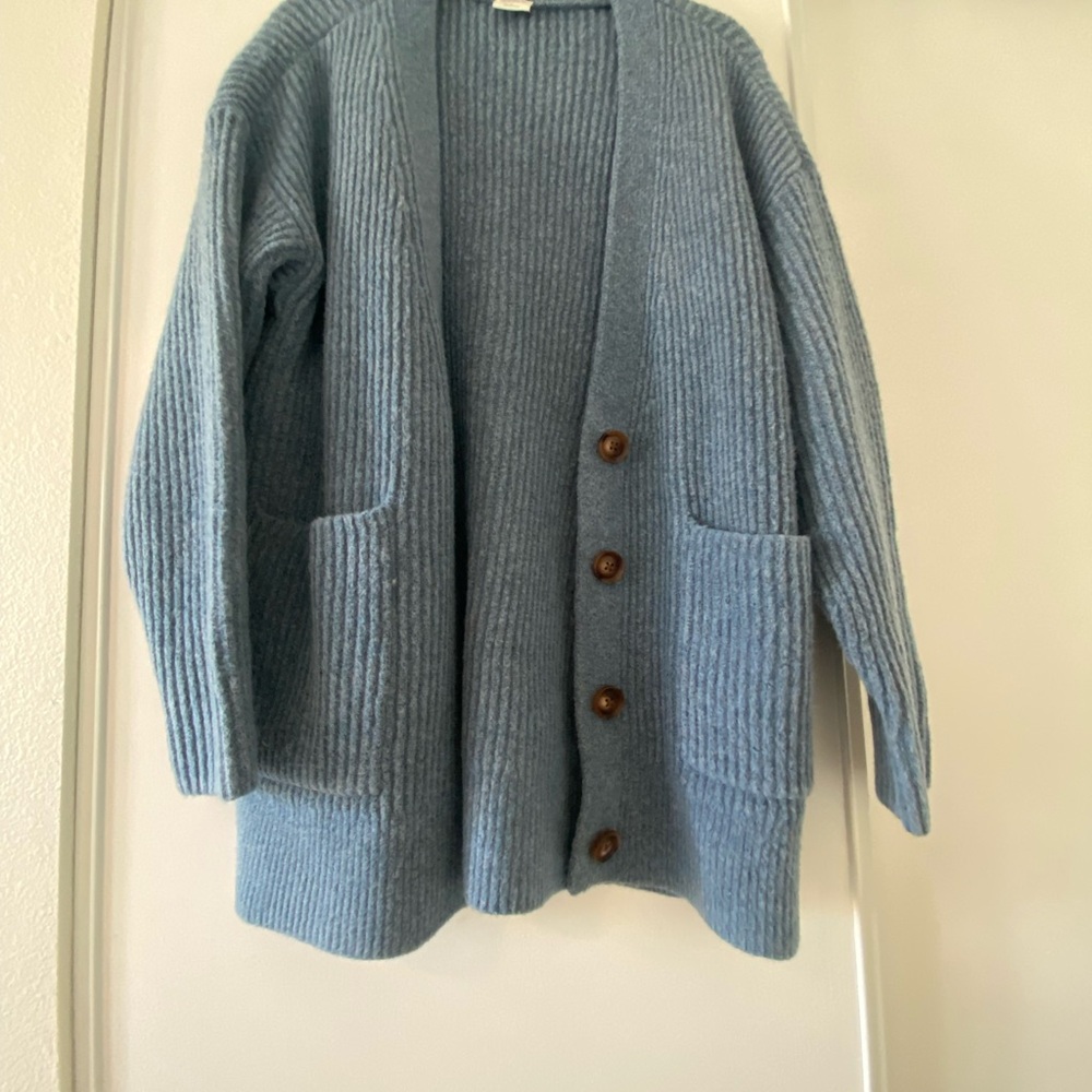 NWT  Abercrombie cardigan